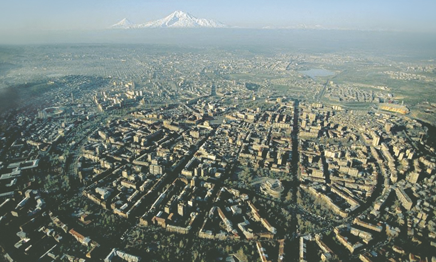 Ереван воздух. Столица Армении Ереван. Ленинакан Армения. Каскад Ереван вид сверху. Ереван панорама.
