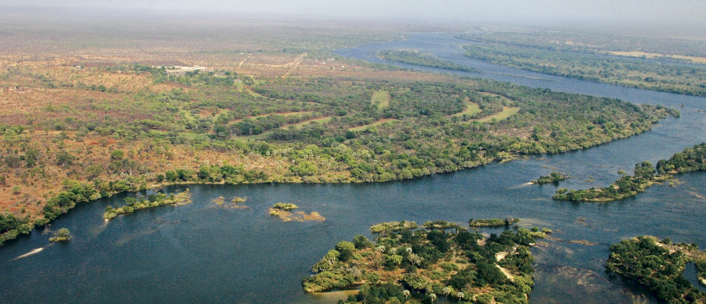 Реки и озера нигерии. Лимпопо река в Африке. Река Замбези Африка. Река Замбези Мозамбик. Зимбабве река Замбези.