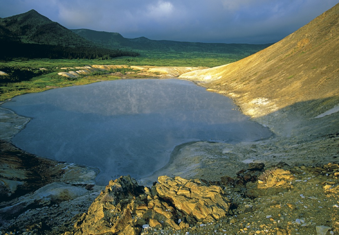 Вулкан Головнина озеро кипящее