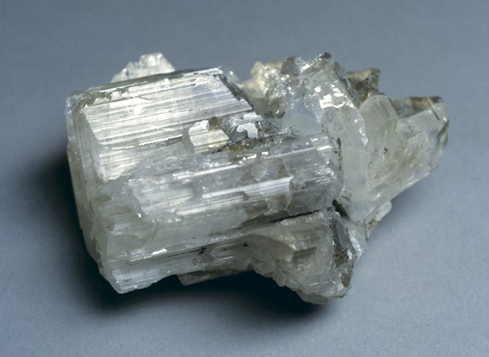 Свинец 2 уран. Церуссит минерал. Карбонат свинца минерал. Свинцовая руда Церуссит. Фосгенит.